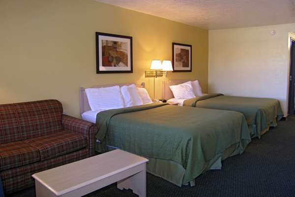  - Travelodge Santa Rosa - I-40, Exit 277