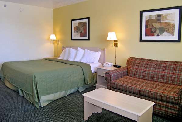  - Travelodge Santa Rosa - I-40, Exit 277
