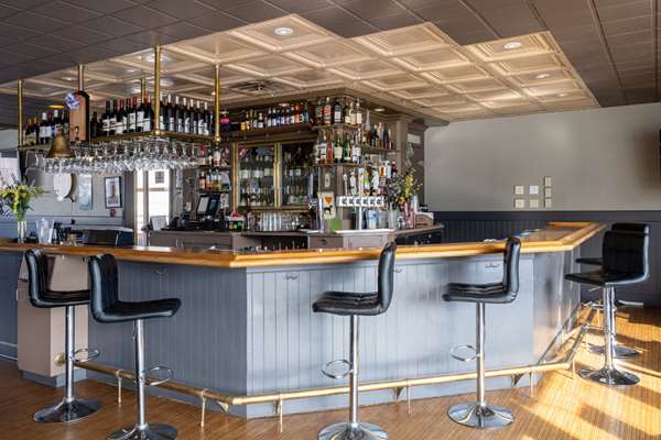 Restaurant - Ramada Hotel Juneau