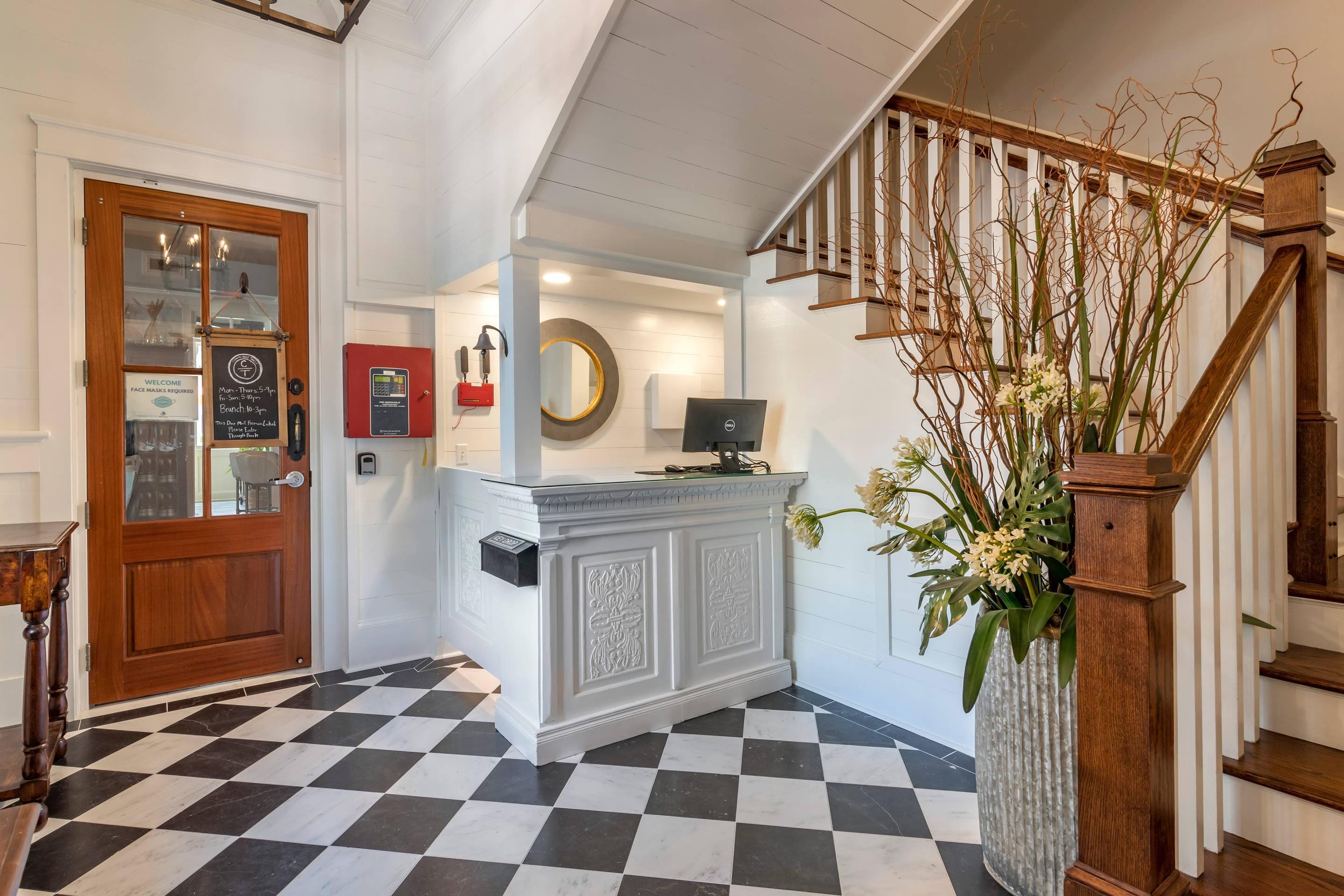 Front desk | Inn at I'On, Ascend Hotel Collection