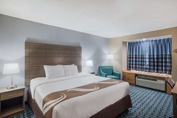  - Quality Inn & Suites Blue Springs - I-70, Exit 18