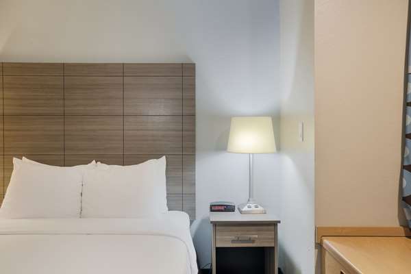  - Quality Inn & Suites Blue Springs - I-70, Exit 18