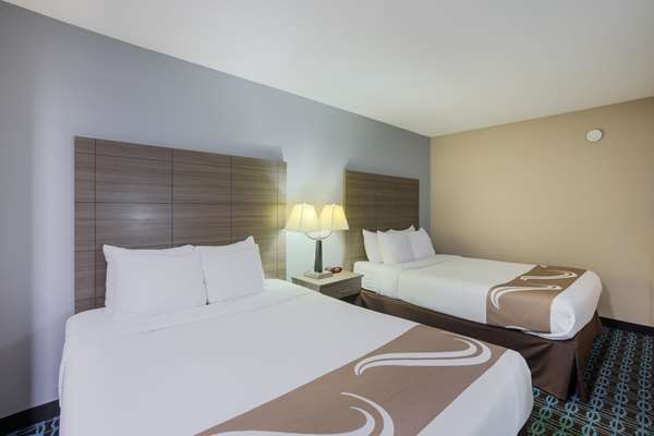  - Quality Inn & Suites Blue Springs - I-70, Exit 18