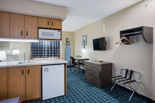 Suite - Quality Inn & Suites Blue Springs - I-70, Exit 18