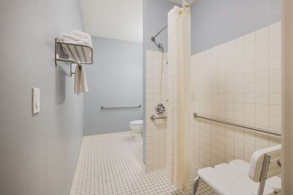 Suite - Quality Inn & Suites Blue Springs - I-70, Exit 18