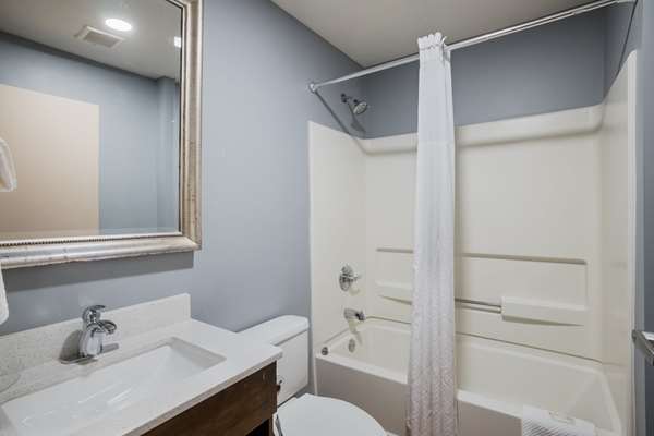 Suite - Quality Inn & Suites Blue Springs - I-70, Exit 18