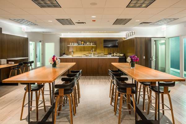 Bar - Kinzie Hotel Chicago