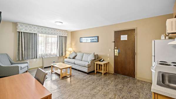 Suite - Clarion Hotel & Suites Fairbanks