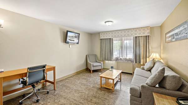 Suite - Clarion Hotel & Suites Fairbanks