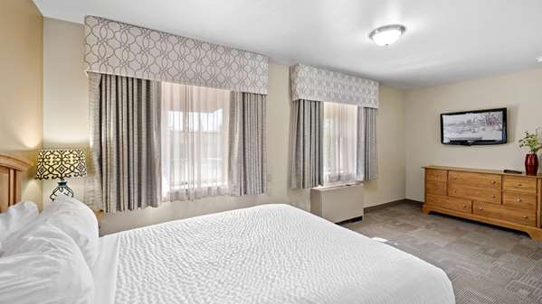 Suite - Clarion Hotel & Suites Fairbanks