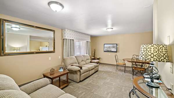 Suite - Clarion Hotel & Suites Fairbanks