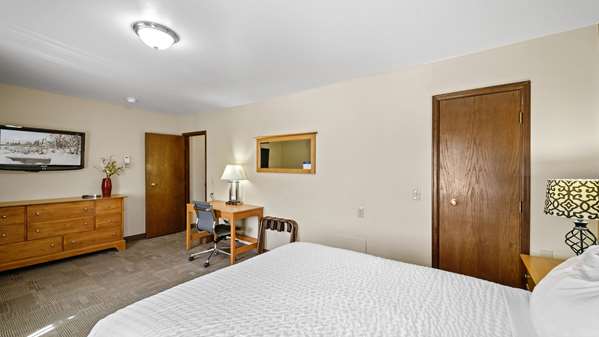 Suite - Clarion Hotel & Suites Fairbanks