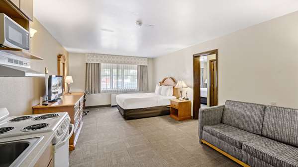 Suite - Clarion Hotel & Suites Fairbanks