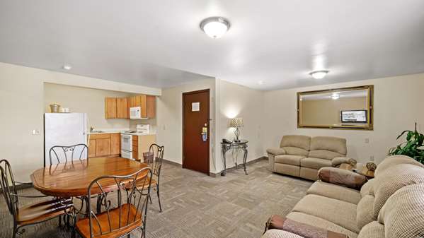 Suite - Clarion Hotel & Suites Fairbanks