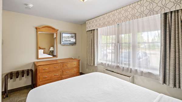 Suite - Clarion Hotel & Suites Fairbanks