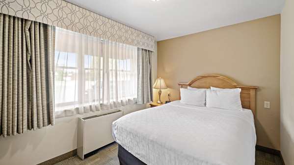 Suite - Clarion Hotel & Suites Fairbanks