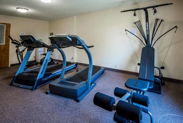 Fitness/ Exercise Room - Days Inn Okeechobee