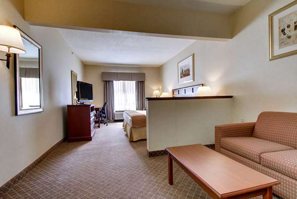 Suite - Baymont Inn & Suites Kirksville