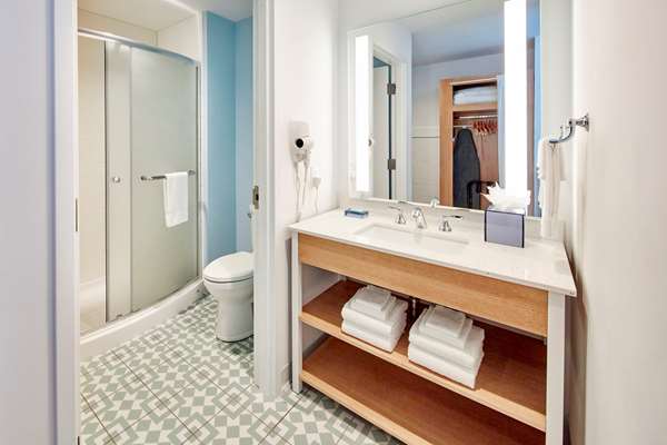  - Universal Dockside Inn & Suites Orlando - I-4, Exits 75A & 75B
