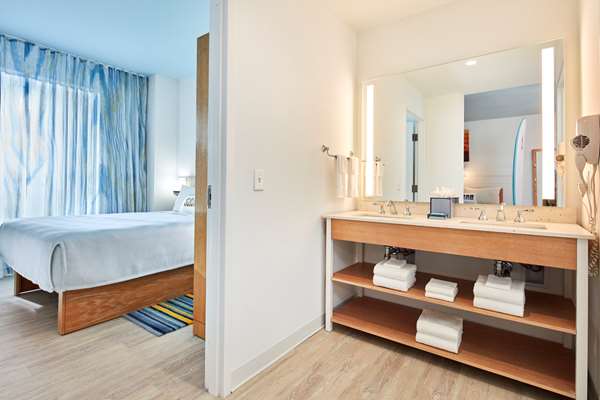  - Universal Dockside Inn & Suites Orlando - I-4, Exits 75A & 75B