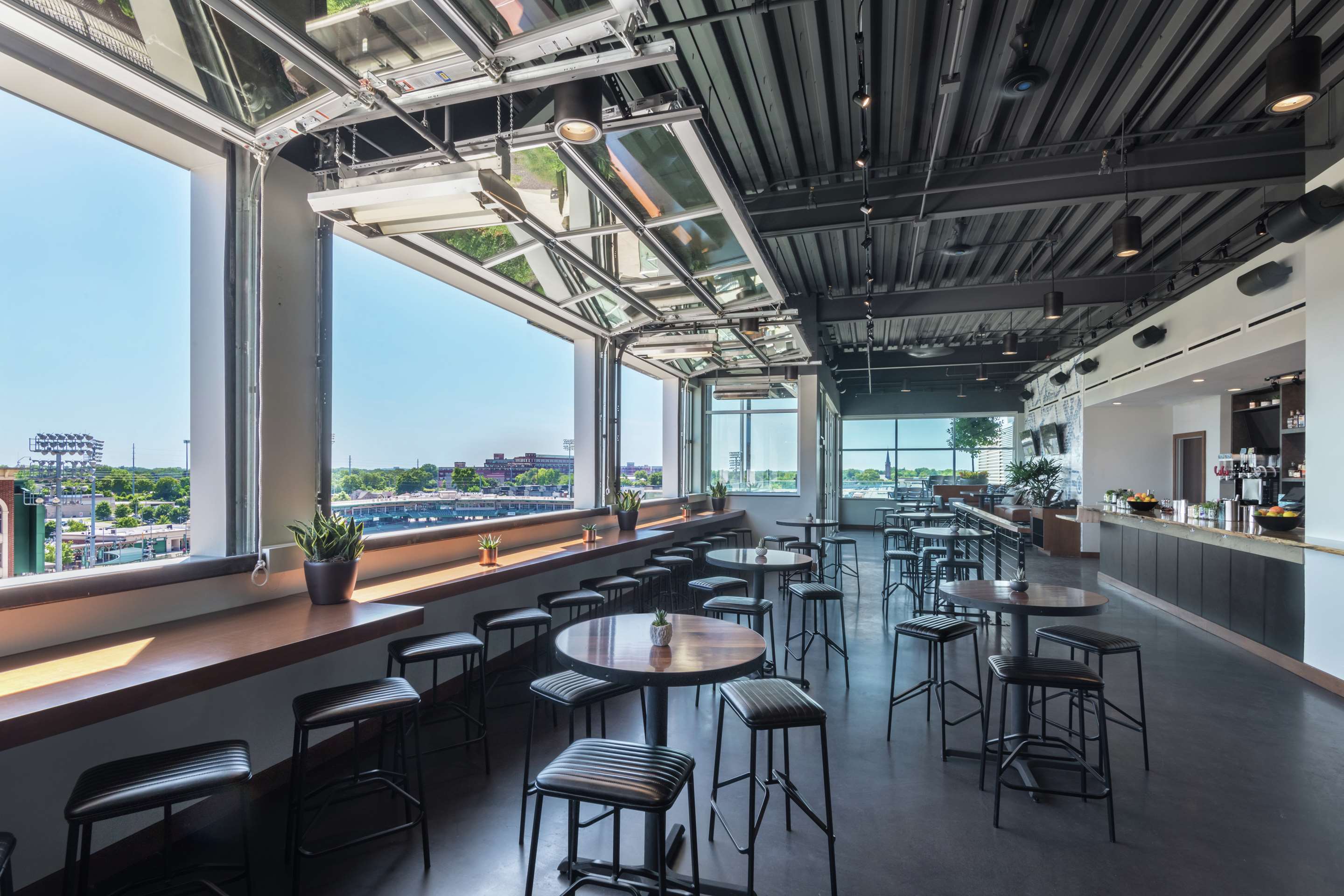 BarLounge | Hampton Inn & Suites Fort Wayne Downtown