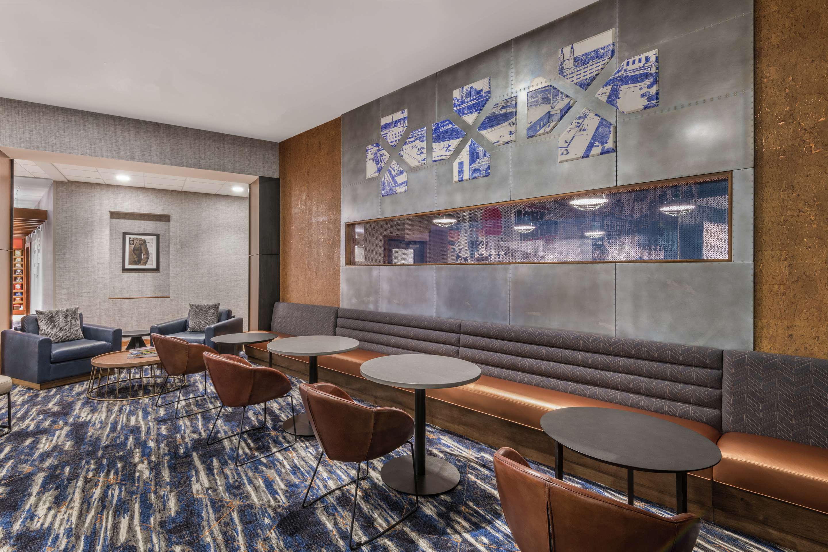 Lobby | Hampton Inn & Suites Fort Wayne Downtown