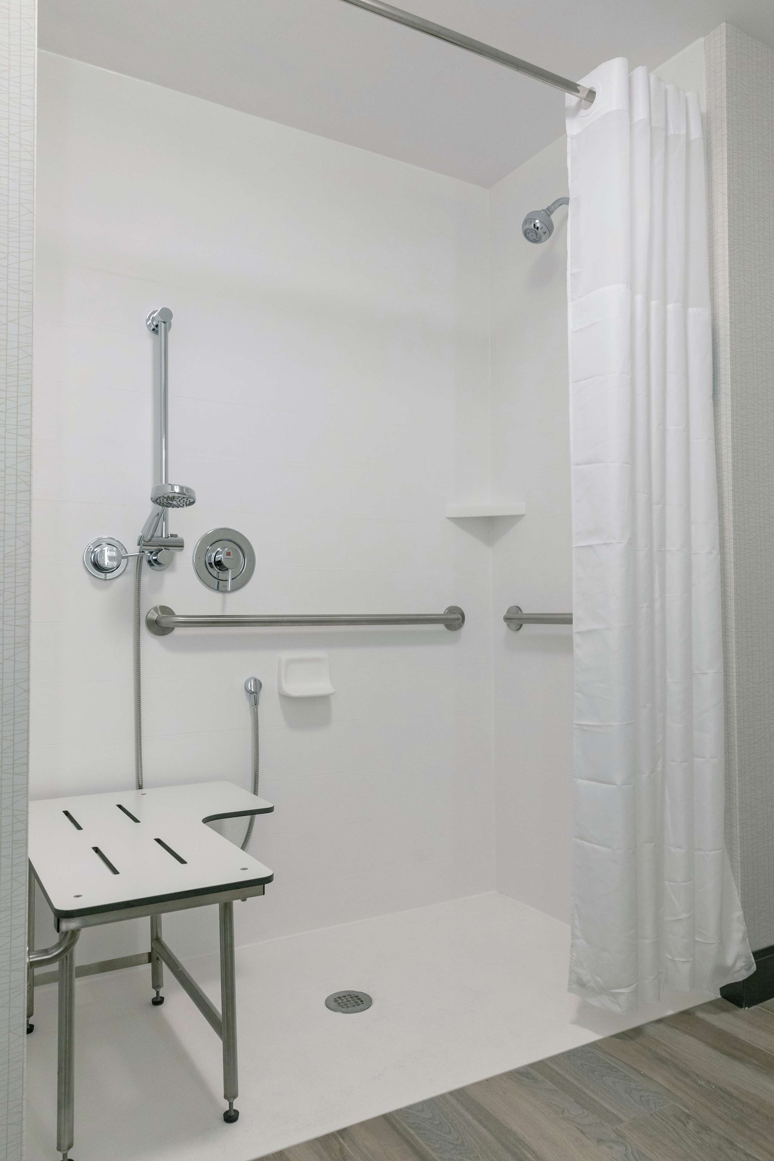 Hampton Inn by Hilton Black Mountain - Tap to explore photos