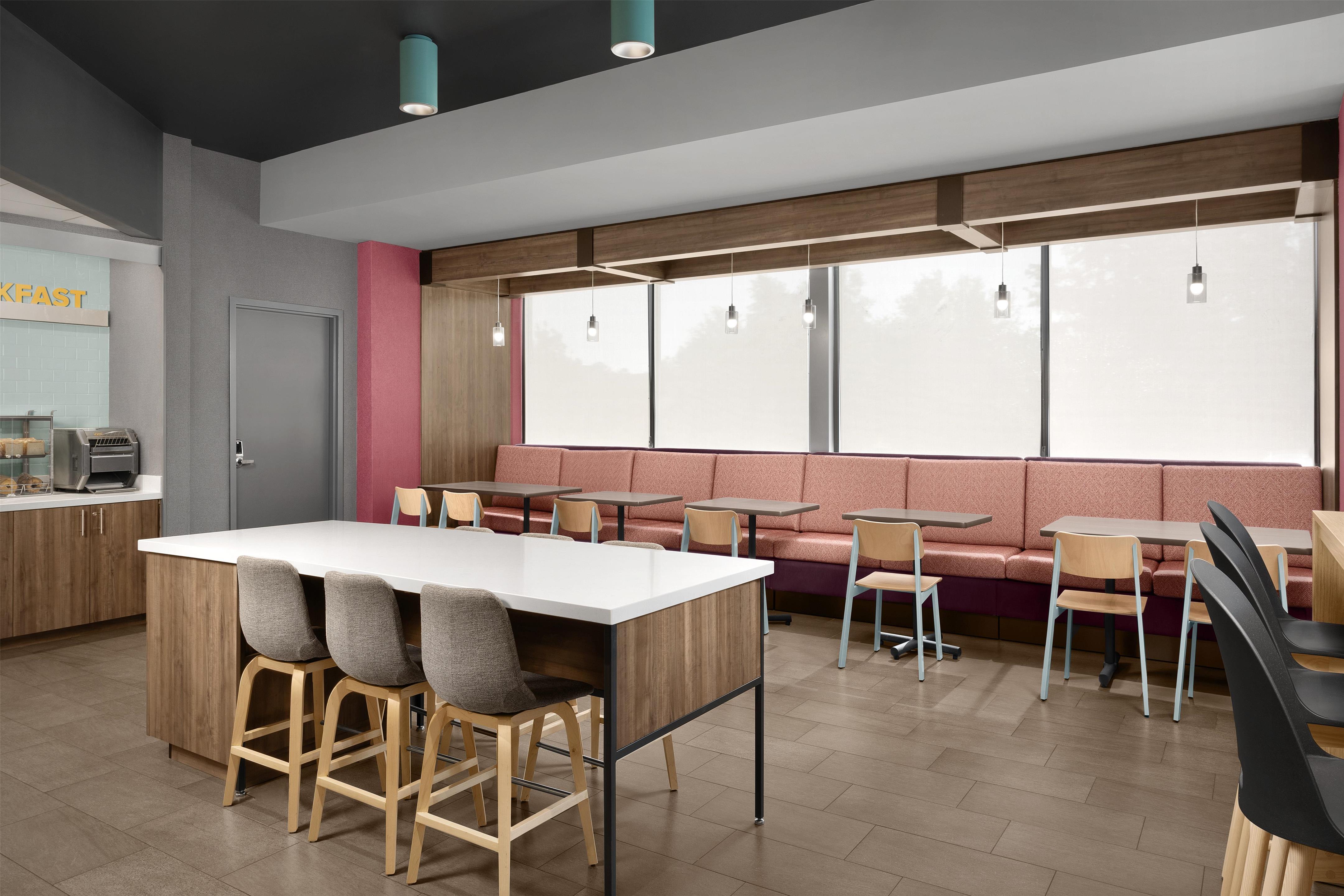 Breakfast Area | Tru by Hilton Orangeburg