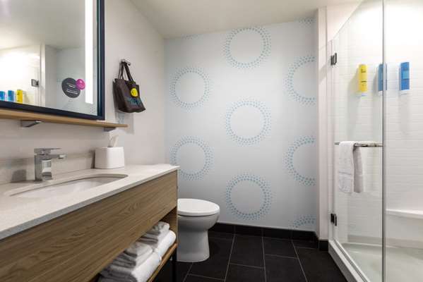  - Tru by Hilton Hotel Seneca