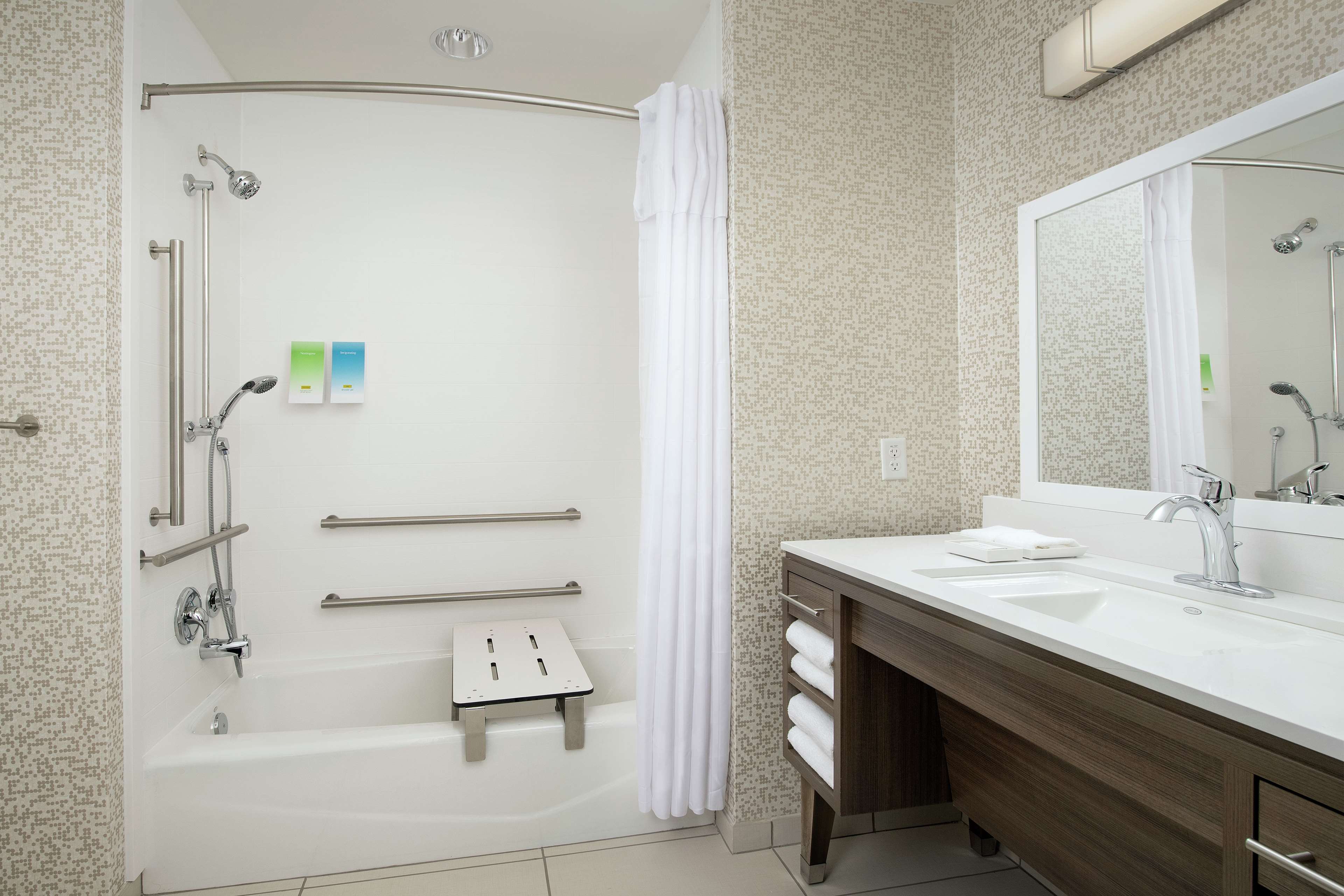 Home2 Suites by Hilton Phoenix Airport South, AZ Room Type - 1KG ACC TUB STUDIO NONSMOK