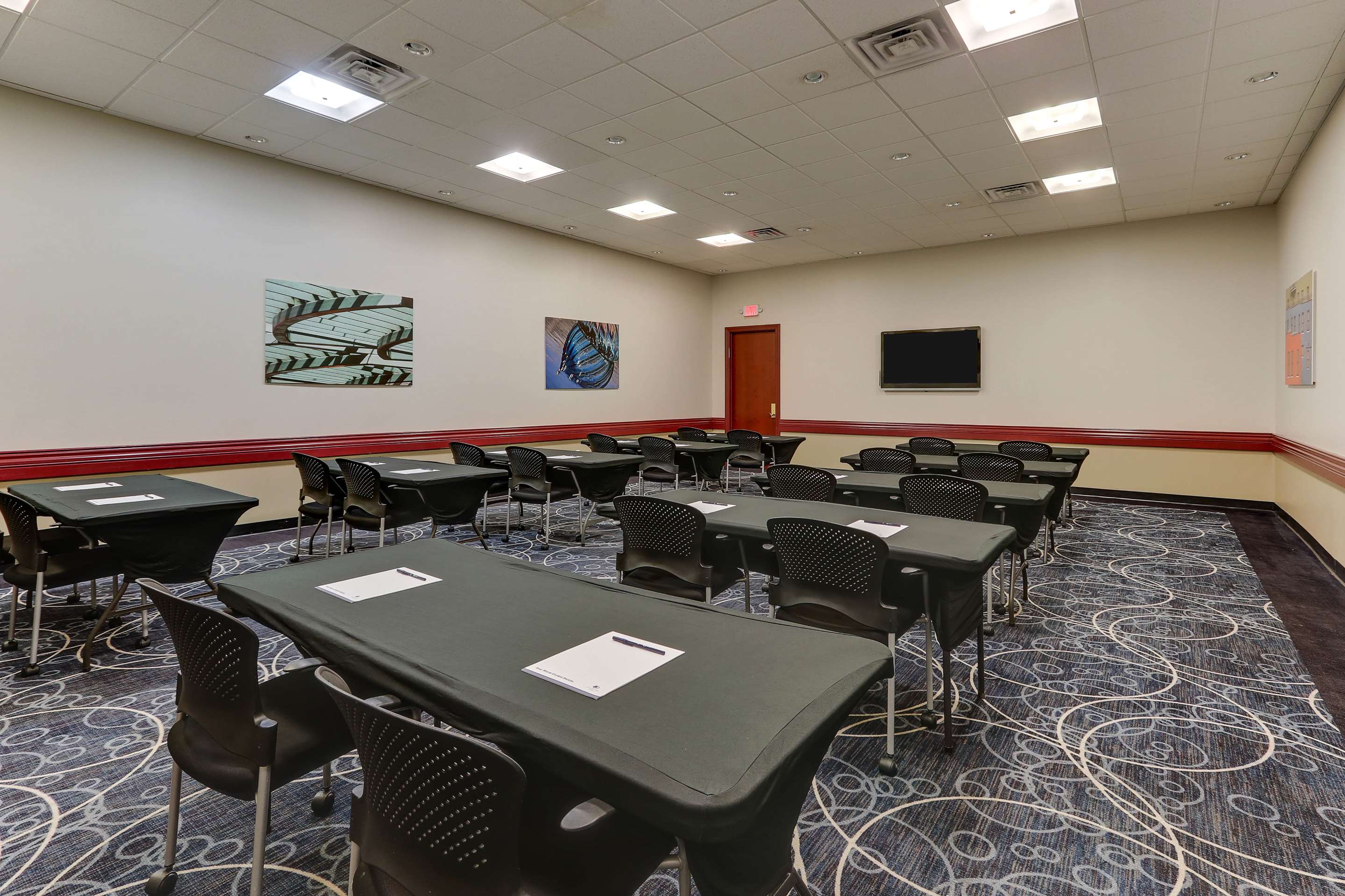 Meeting Room | DoubleTree by Hilton St. Louis Forest Park