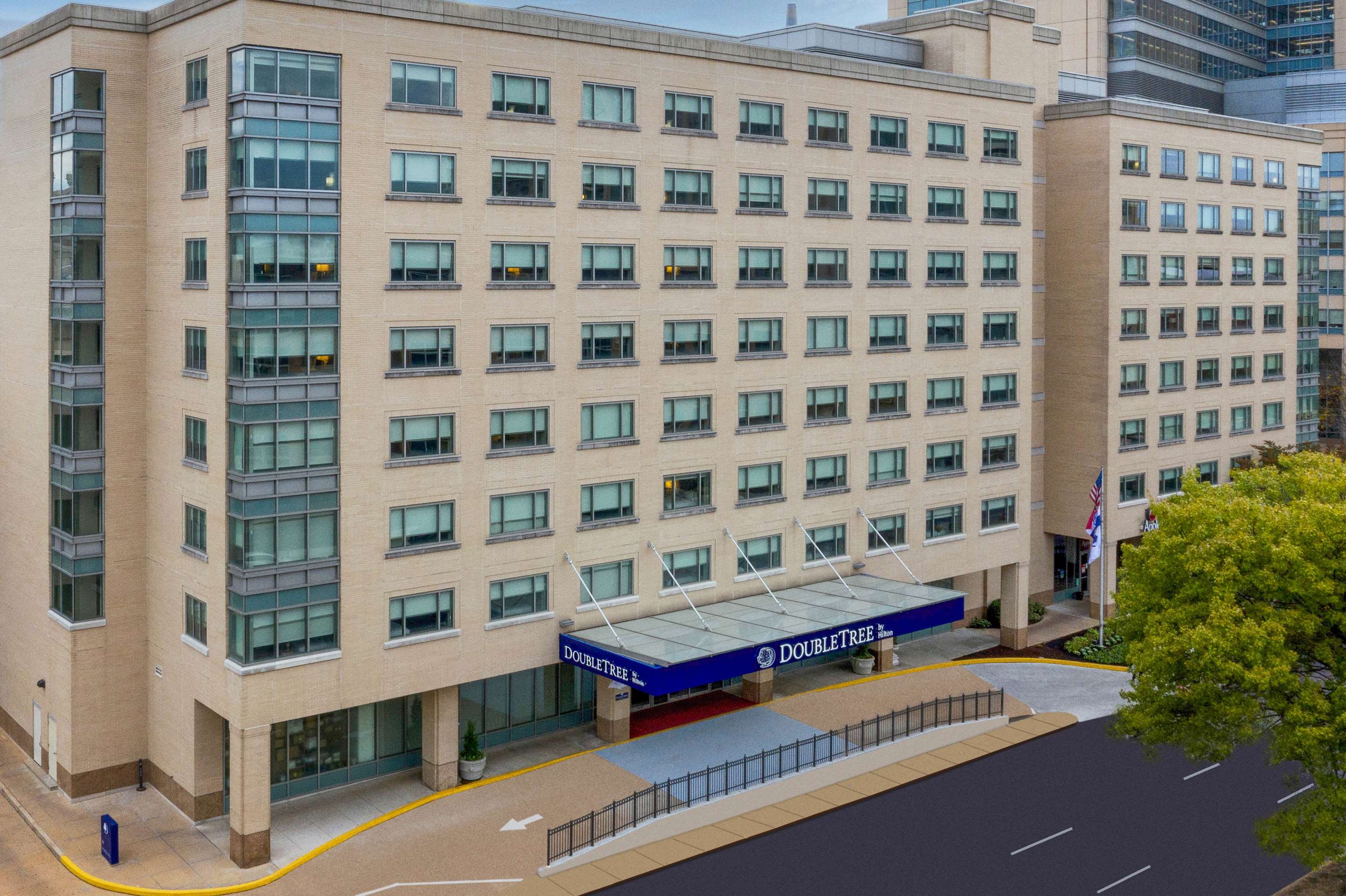 Exterior | DoubleTree by Hilton St. Louis Forest Park