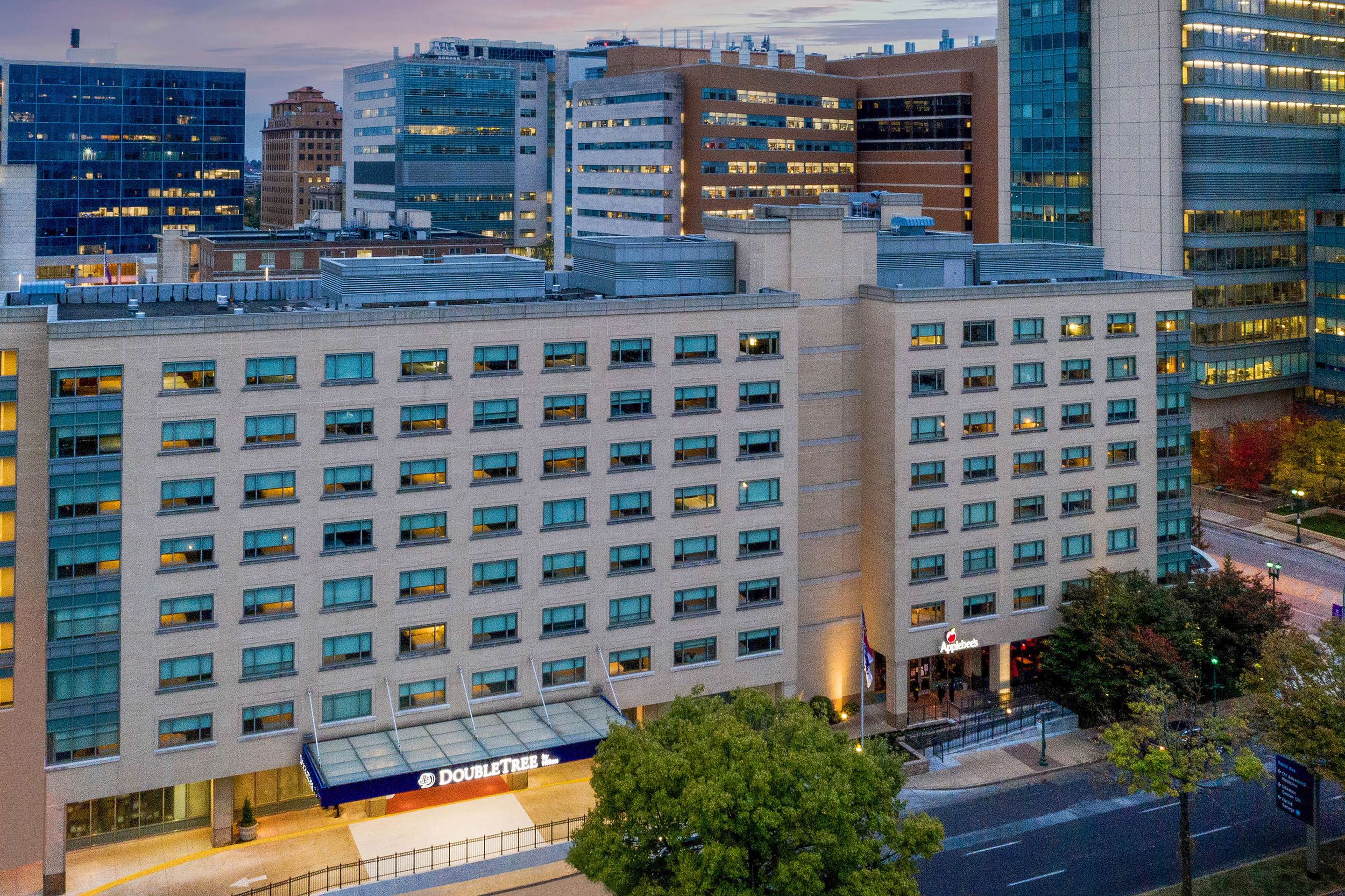 Exterior | DoubleTree by Hilton St. Louis Forest Park