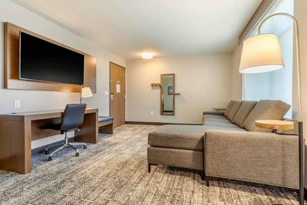 Suite - Cambria Hotel Bettendorf
