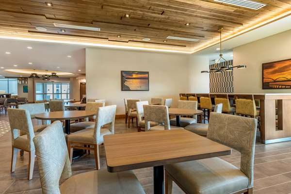 Restaurant - Cambria Hotel Bettendorf