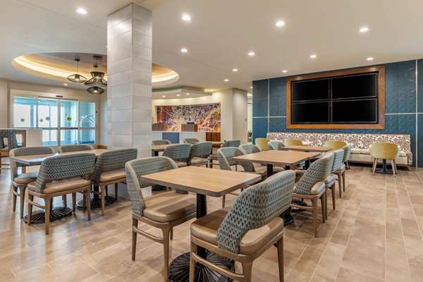 Restaurant - Cambria Hotel Bettendorf