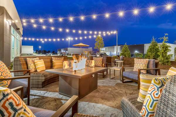 Pool - Cambria Hotel Bettendorf