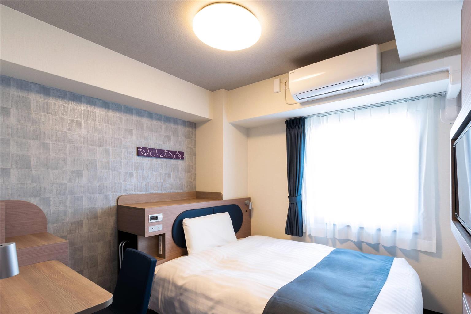 COMFORT HOTEL SHIN-OSAKA-guestroom-Guest Room,On-Site.jpg