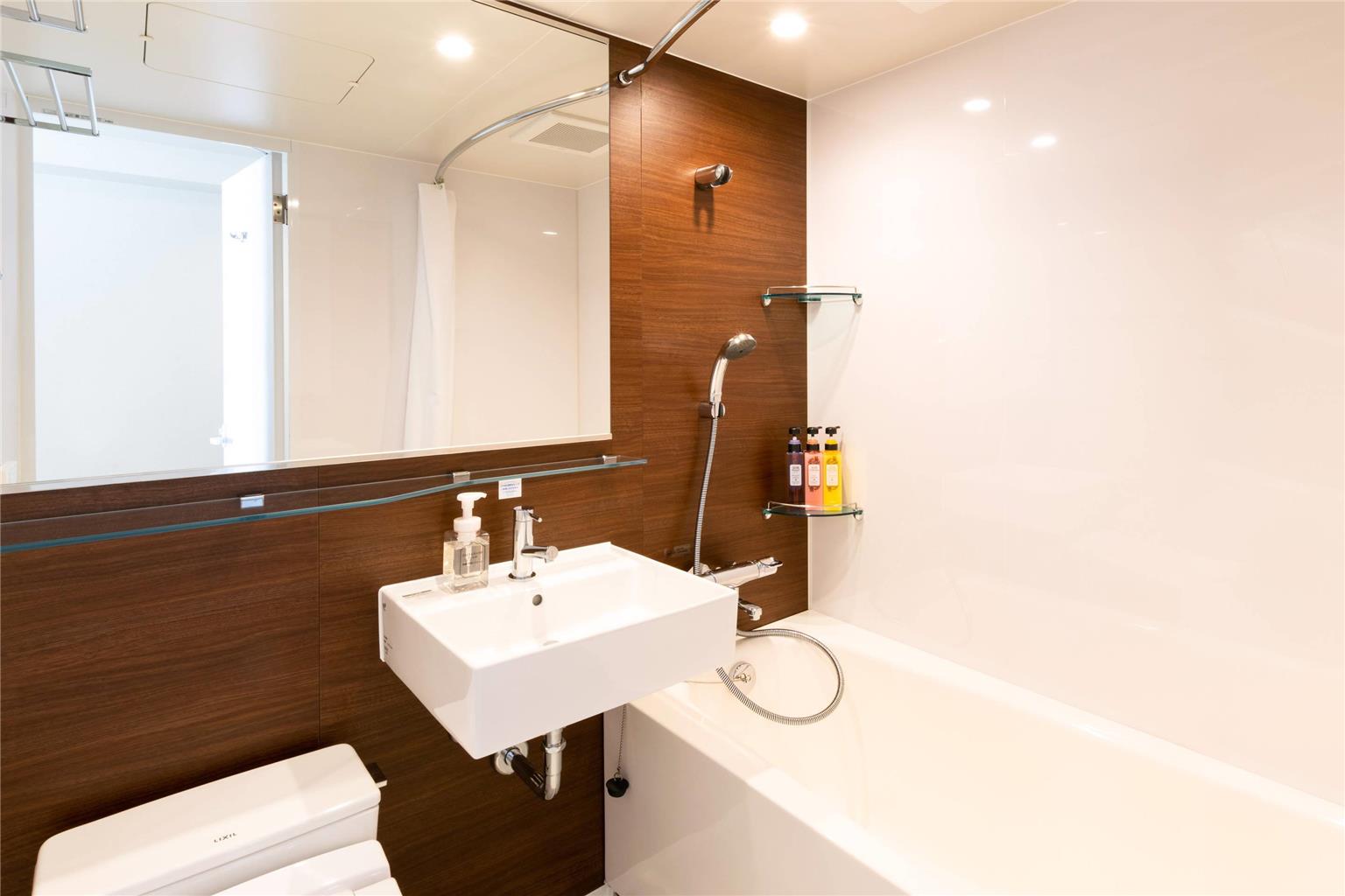COMFORT HOTEL SHIN-OSAKA-guestroom-Guest Room,Bathroom,On-Site.jpg