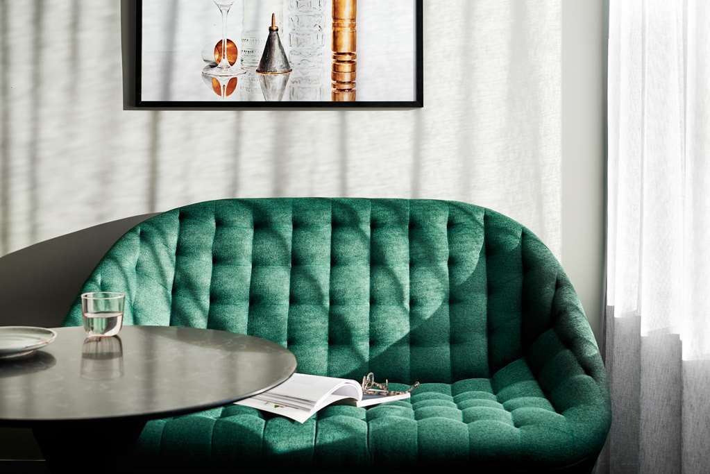 VERIU GREEN SQUARE-guestroom-Guest Room,On-Site.jpg