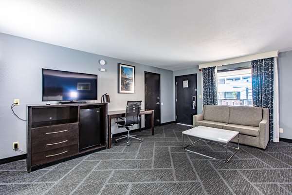 Suite - Best Western Rochester Hotel Mayo Clinic Area