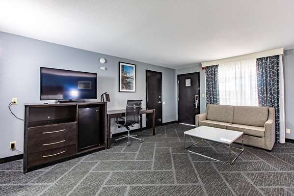 Suite - Best Western Rochester Hotel Mayo Clinic Area