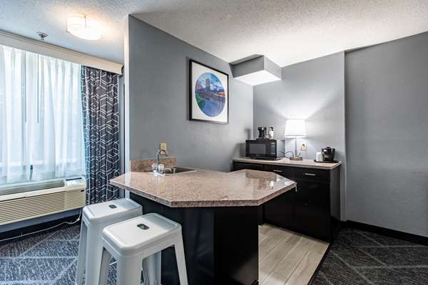 Suite - Best Western Rochester Hotel Mayo Clinic Area
