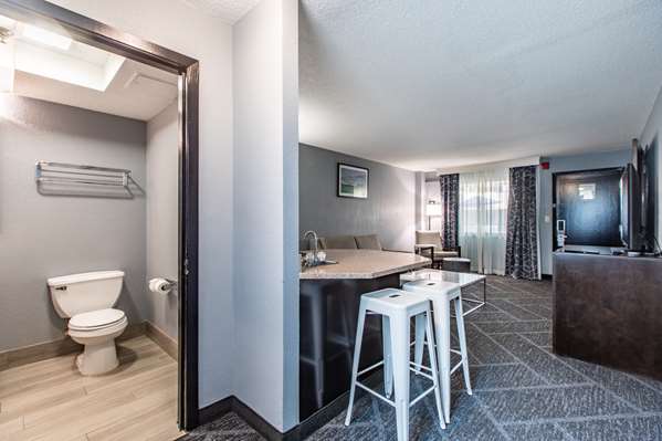 Suite - Best Western Rochester Hotel Mayo Clinic Area