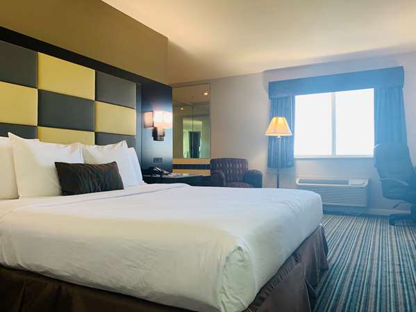  - SureStay Plus by Best Western Redding - I-5, Exit 677