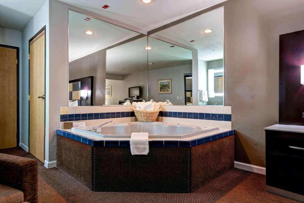 SureStay Plus by Best Western Redding-guestroom-Guest Room,Guest Room Amenity,On-Site.jpg
