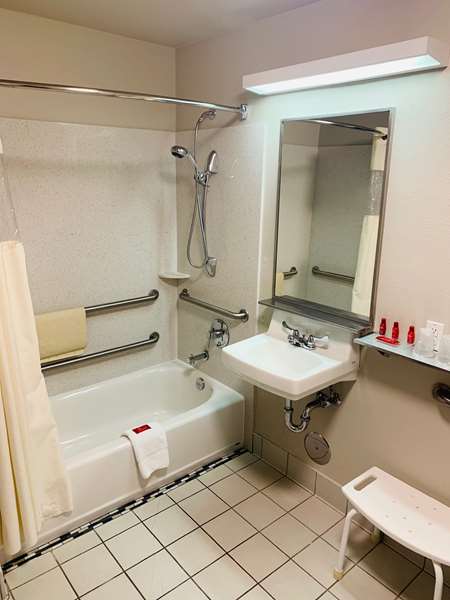  - SureStay Plus by Best Western Redding - I-5, Exit 677