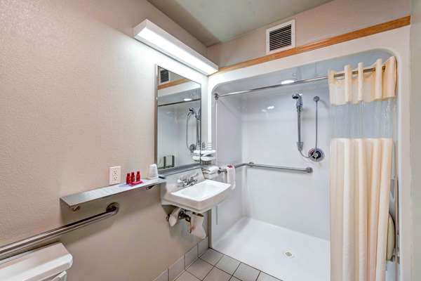  - SureStay Plus by Best Western Redding - I-5, Exit 677
