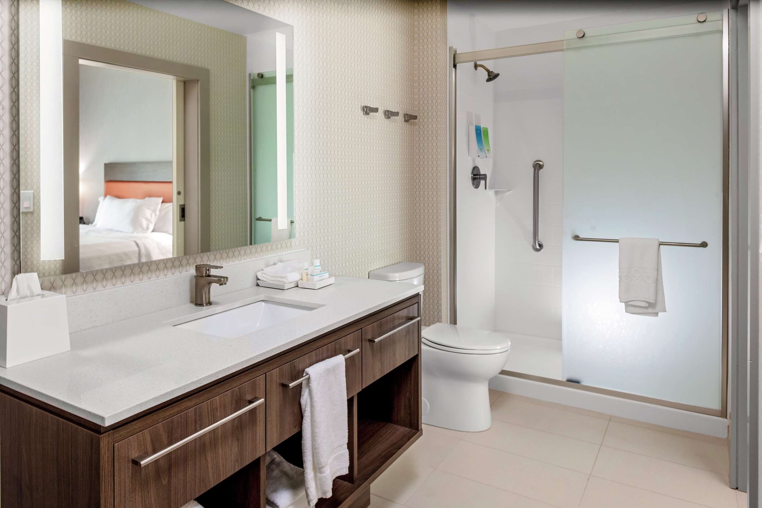 Guest room bath