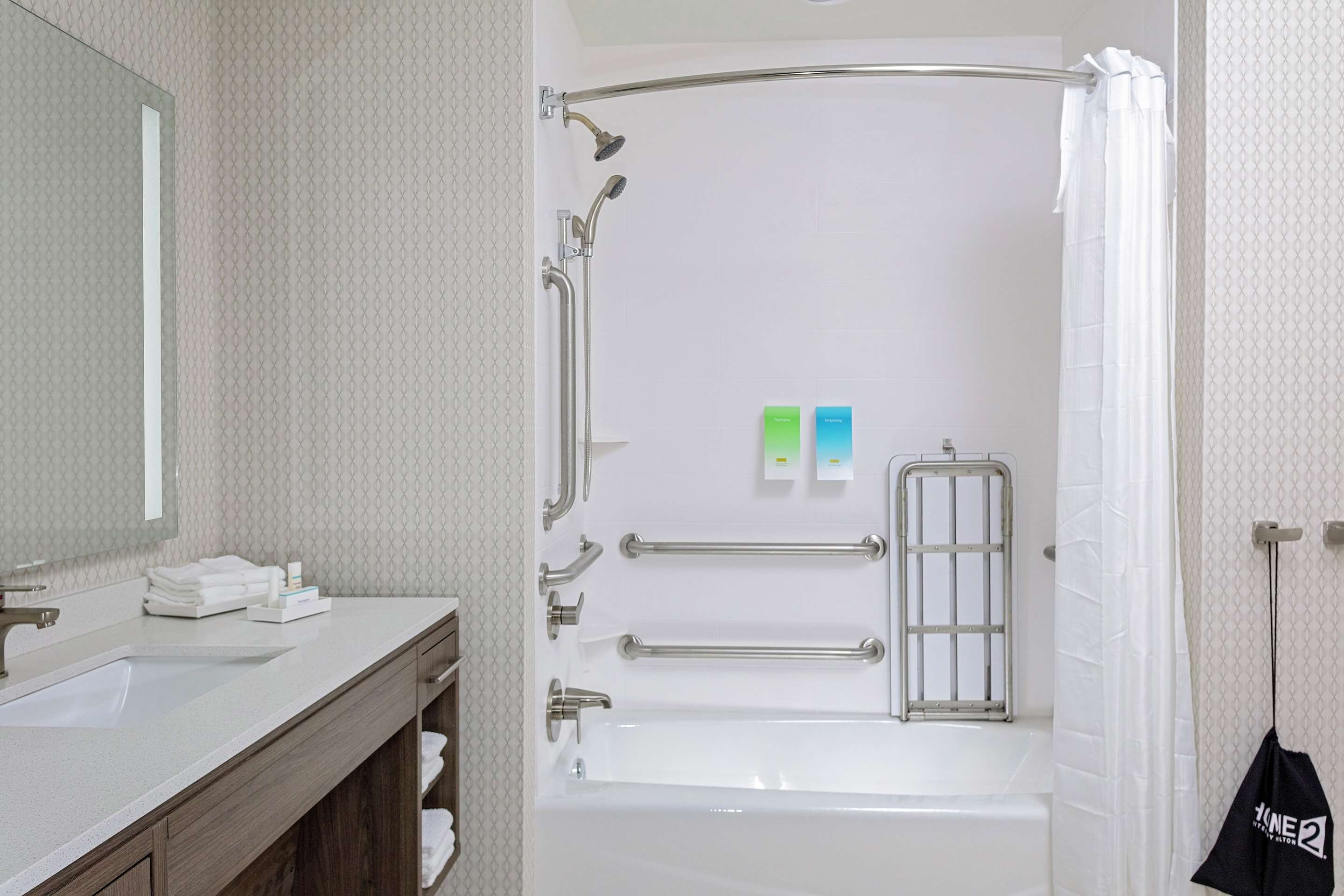 Guest room bath